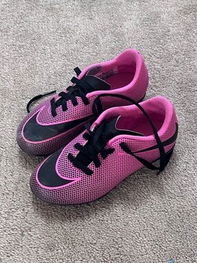 Nike Kids' Pink and Black Soccer Sneakers 11C